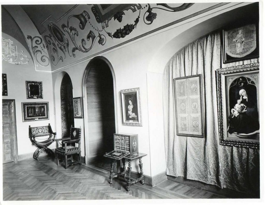 تصاویری از اتاق هایی که میراث فرناندز درون ان ها نصب شده است1931