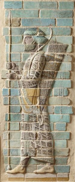 کتیبه اجری کمانداران از اثار باستانی خاورمیانه در موزه لوور