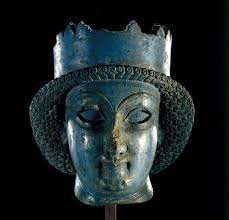 سردیس شاهزاده آتوسا؛ دختر کوروش ساخته شده از سنگ فیروزه. دوران هخامنشیان