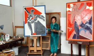 فرانسوا ژیلو در استودیوی هنری خود در حدود سال 1982. عکس: Images Press/Getty Images