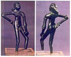 مجسمه برنزی دختر رقصنده ؛ تمدن هاراپان ؛ 2500 ق.م