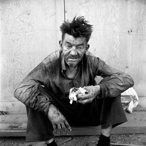 تصویری از عکس خاکستری مرد فقیری 1959